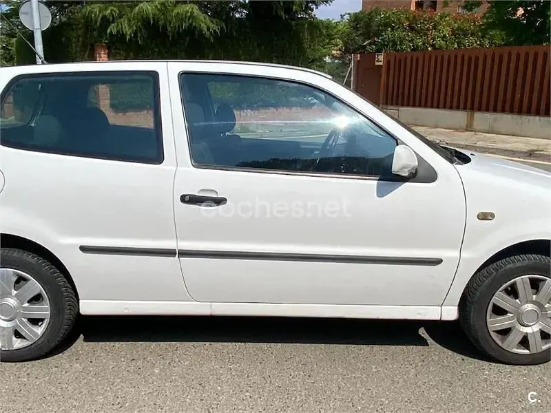 Usado VW Polo Classicline 55 CV (40 kW) 1991 Blanco Berlina