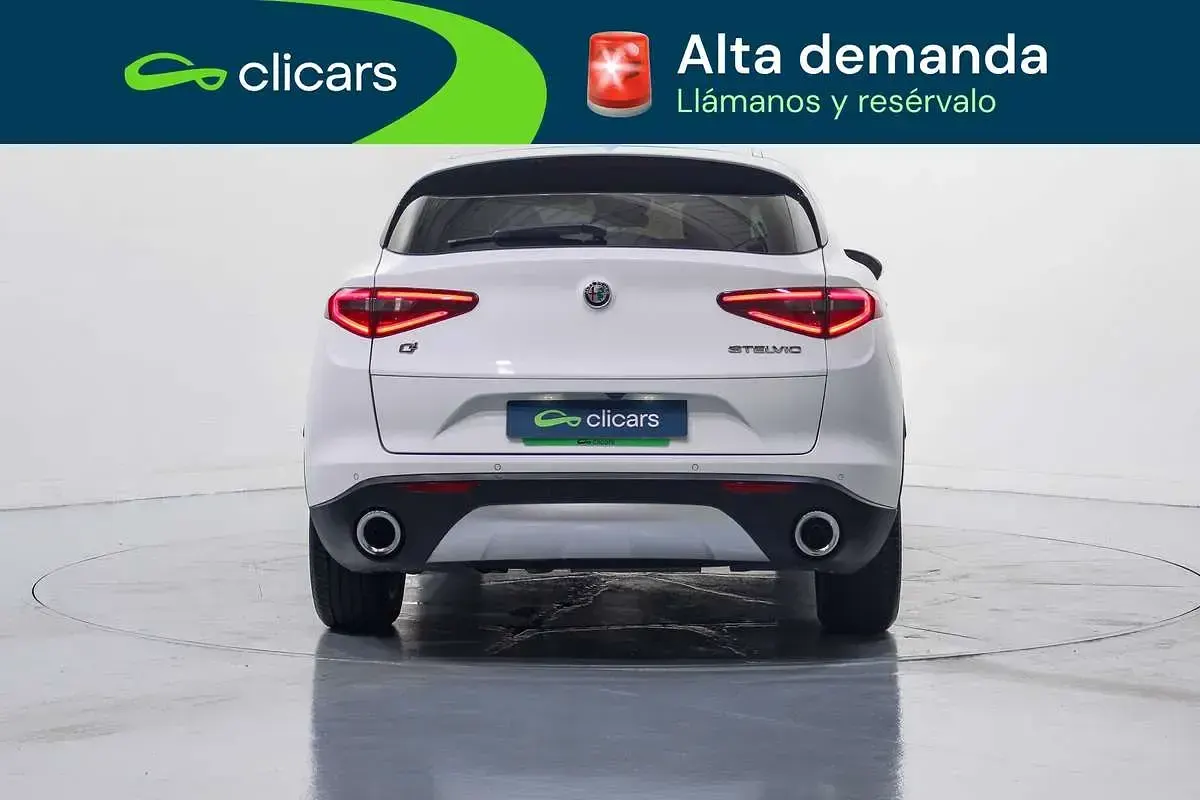 Usado Alfa Romeo Stelvio Super 209 CV (153 kW) 2017 Blanco SUV