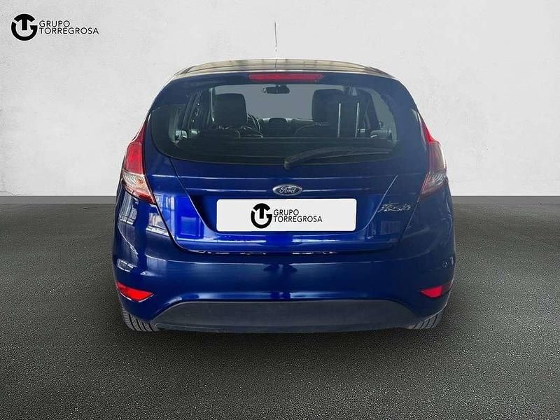 Usado Ford Fiesta Trend 82 CV (60 kW) 2016 Azul Utilitario