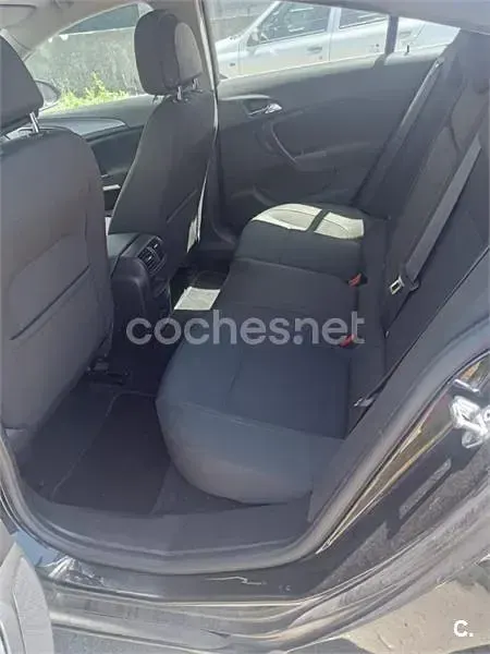 Usado Opel Insignia Edition 160 CV (117 kW) 2010 Negro Berlina