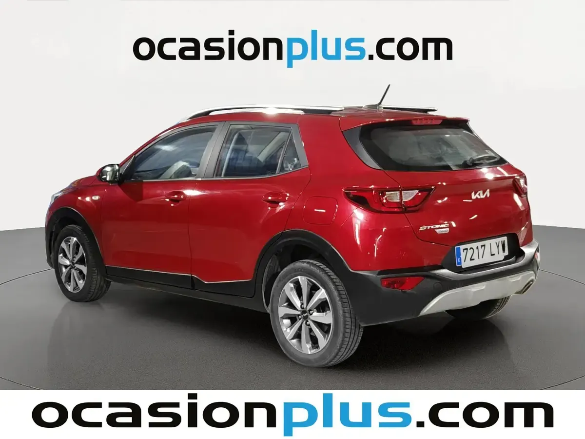 Usado Kia Stonic 100 CV (73 kW) 2022 Rojo SUV
