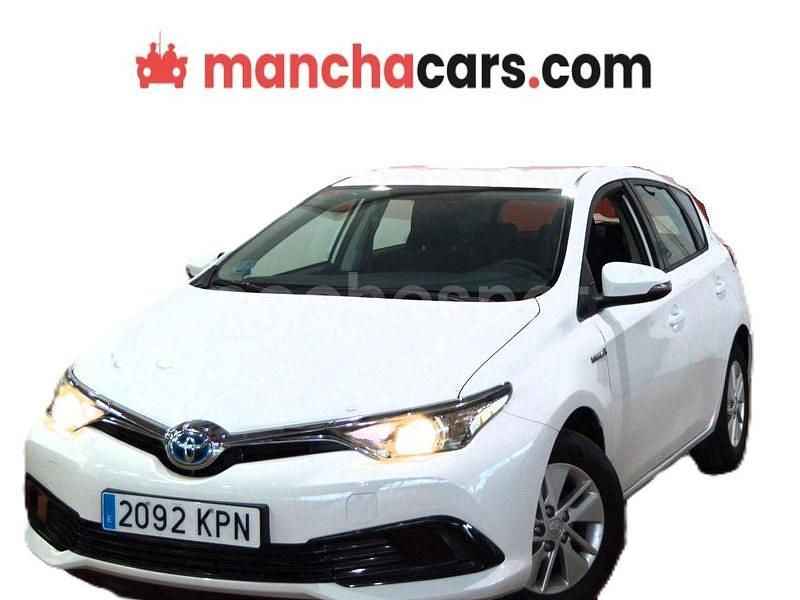 Usado Toyota Auris Hybrid Business Edition 136 CV (100 kW) 2018 Blanco Berlina