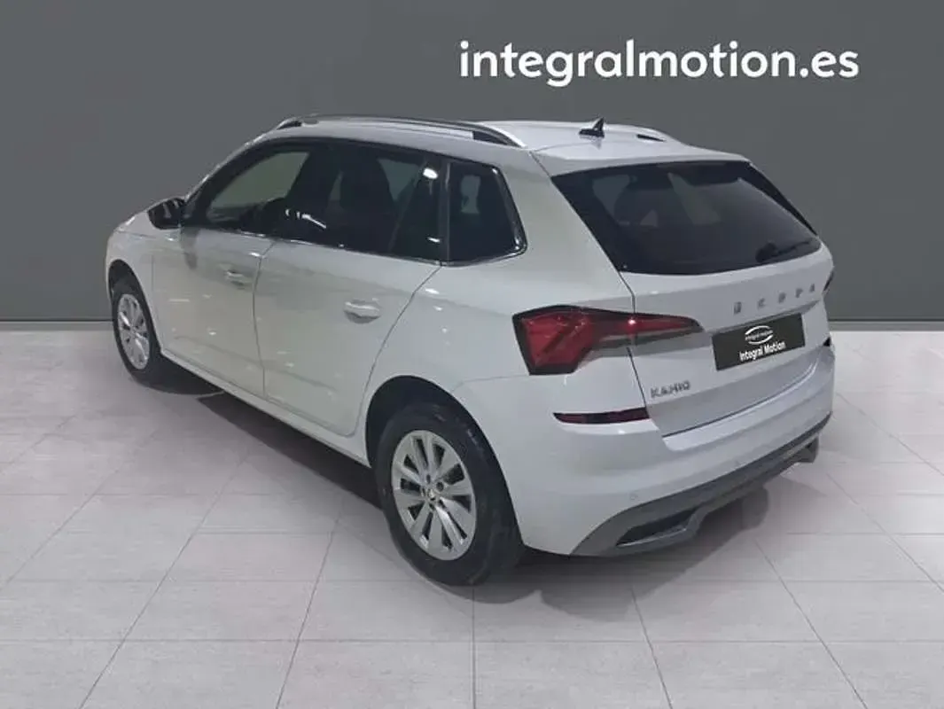 Usado Skoda Kamiq Active 110 CV (80 kW) 2023 Blanco SUV