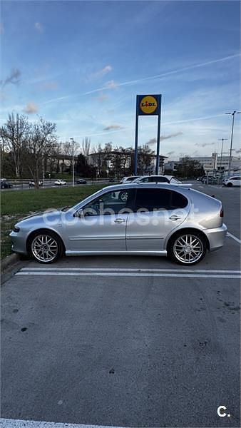 Usado Seat Leon Sport 150 CV (110 kW) 2003 Gris / plata Utilitario