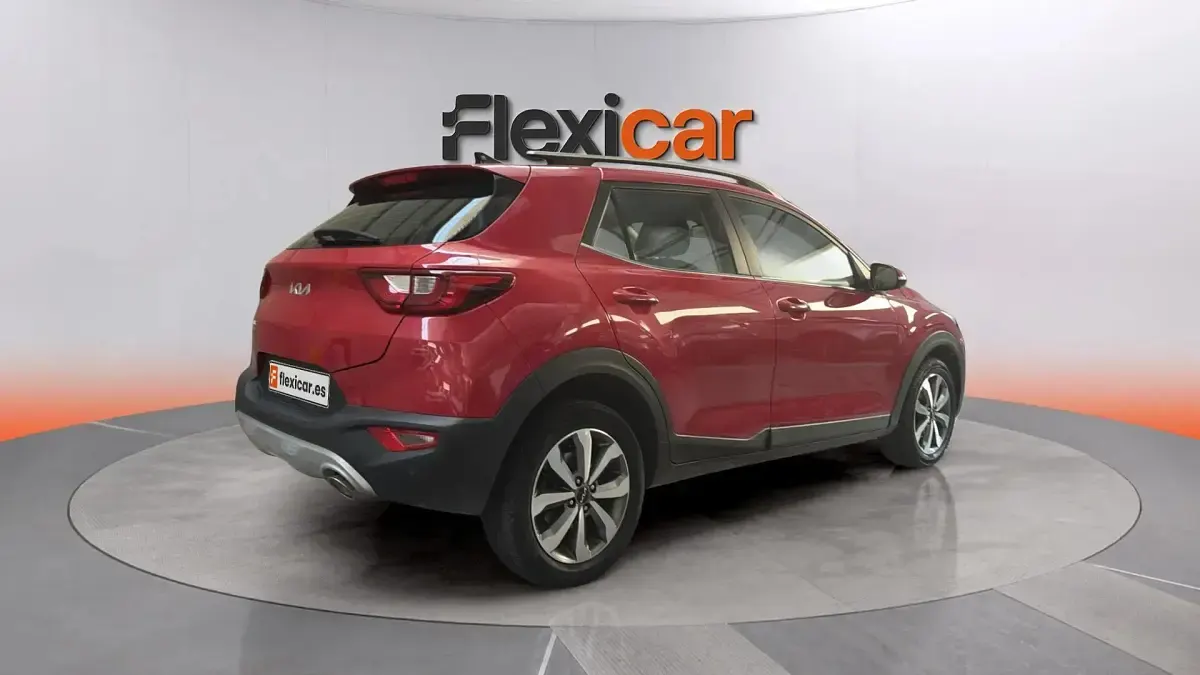 Usado Kia Stonic 101 CV (74 kW) 2024 Rojo SUV