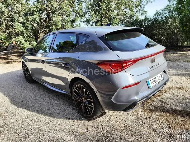 Usado Cupra Leon 245 CV (180 kW) 2020 Gris / plata Berlina