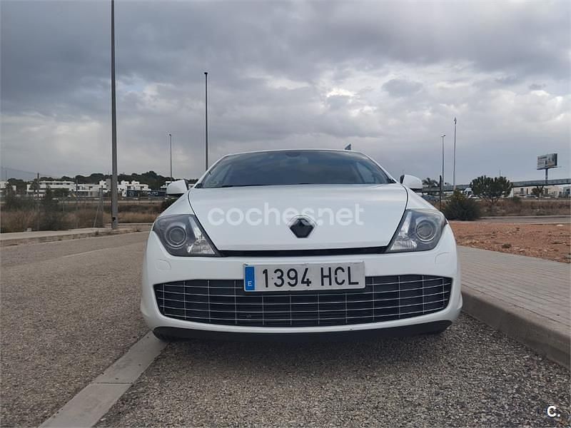 Usado Renault Laguna Coupé 175 CV (128 kW) 2011 Blanco Coupe
