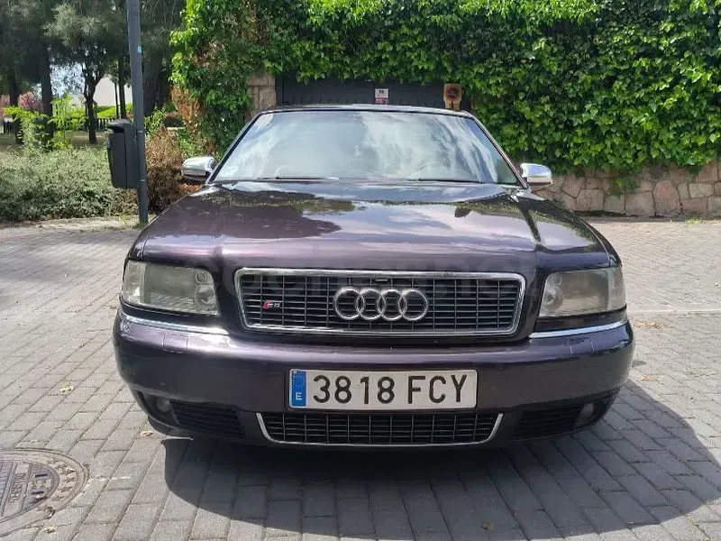 Usado Audi S8 360 CV (264 kW) 2001 Gris / plata Berlina