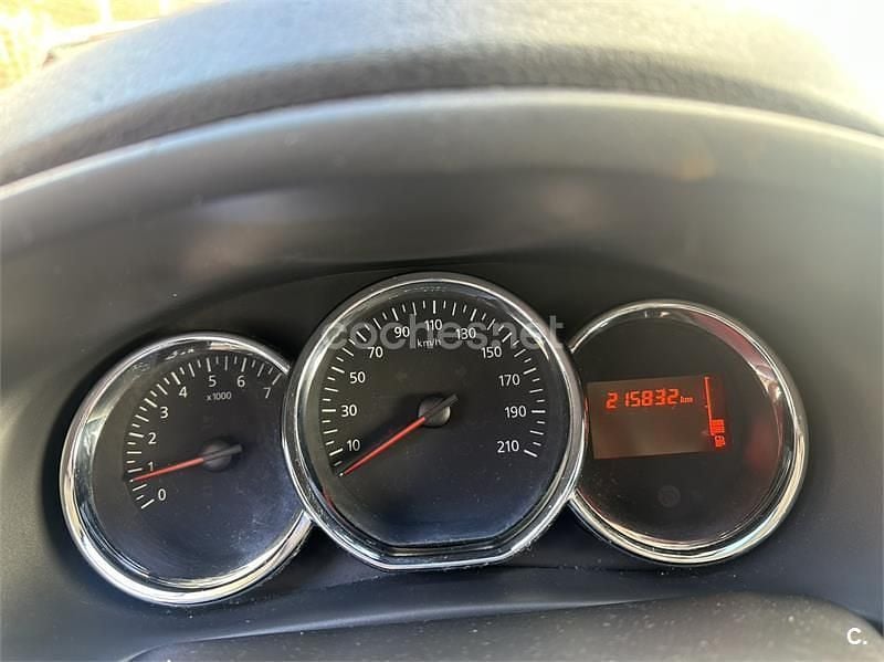 Usado Dacia Sandero Lauréate 75 HP (55 kW) 2013 Branco Sedan