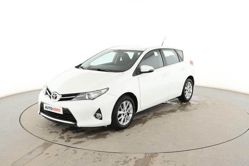 Usado Toyota Auris 132 CV (97 kW) 2015 Blanco Berlina
