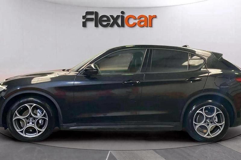 Usado Alfa Romeo Stelvio Sprint 160 CV (117 kW) 2022 Negro SUV
