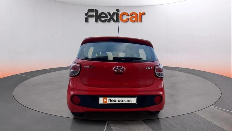 Usado Hyundai i10 67 CV (49 kW) 2019 Rojo Utilitario