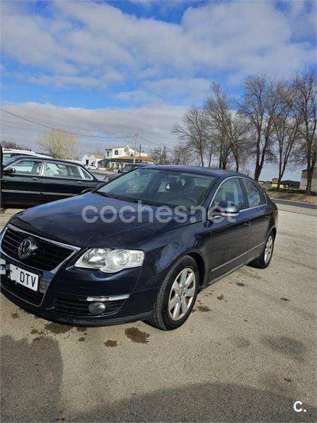 Azul Usado 2005 VW Passat Sportline Berlina | 3500 € (Precio justo) - Imagen 1/4