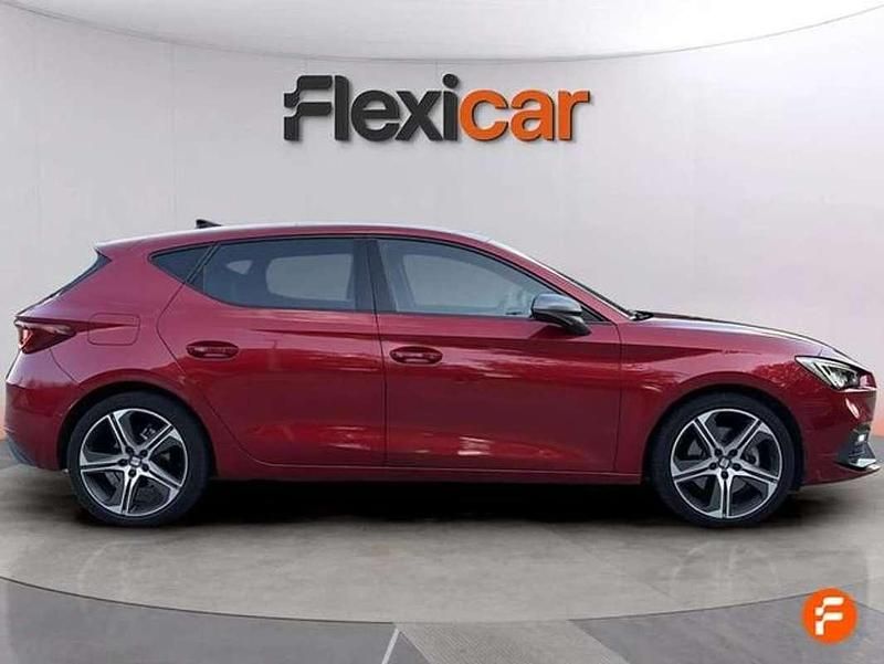 Usado Seat Leon FR 150 CV (110 kW) 2021 Rojo Utilitario