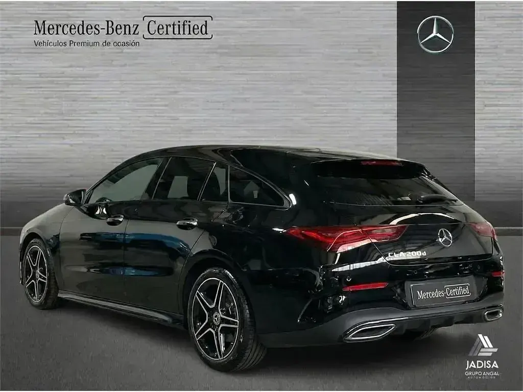 Usado Mercedes CLA200 150 CV (110 kW) 2025 Negro noche Familiar