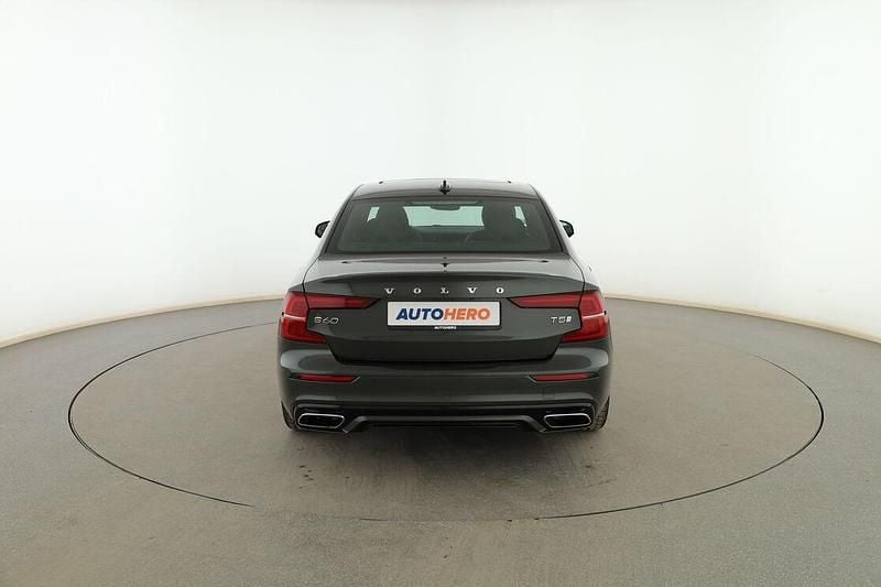 Usado Volvo S60 R-Design 250 CV (183 kW) 2019 Gris Berlina