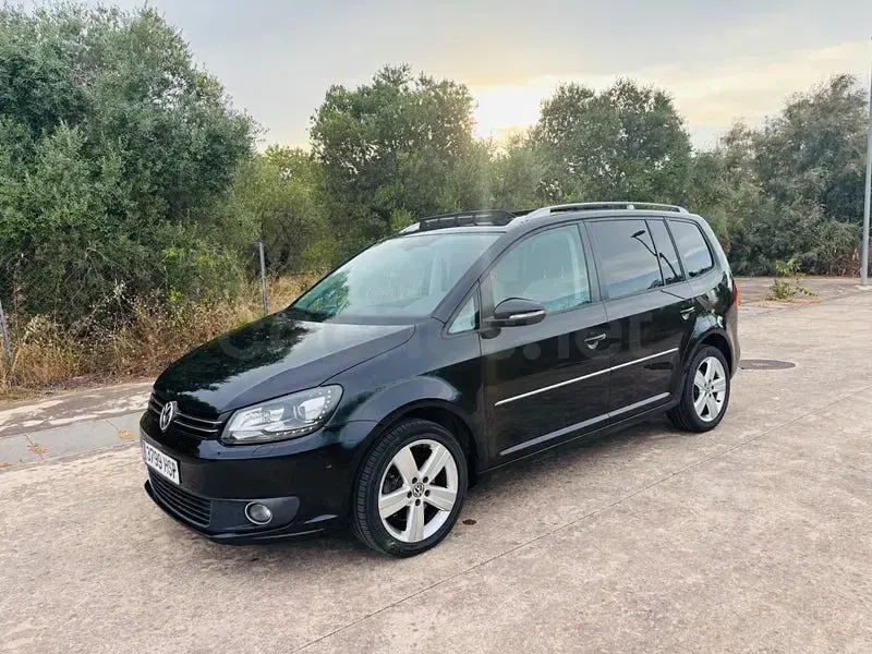 Usado VW Touran Sport 140 CV (102 kW) 2013 Negro Monovolumen