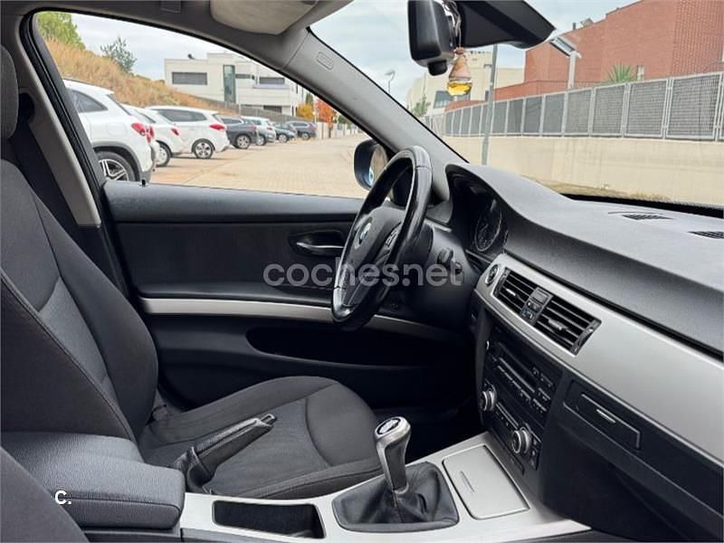 Negro Usado 2009 BMW 318 Familiar | 6500 € (Buen precio) - Imagen 1/4