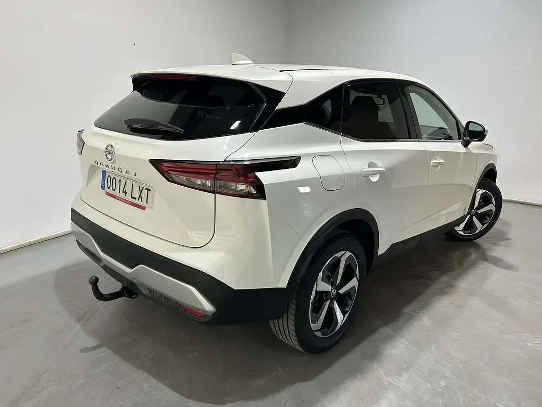 Usado Nissan Qashqai Acenta 140 CV (102 kW) 2022 Rojo SUV