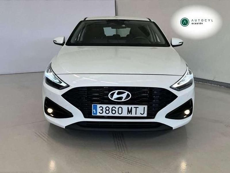 Usado Hyundai i30 101 CV (74 kW) 2025 Blanco Berlina