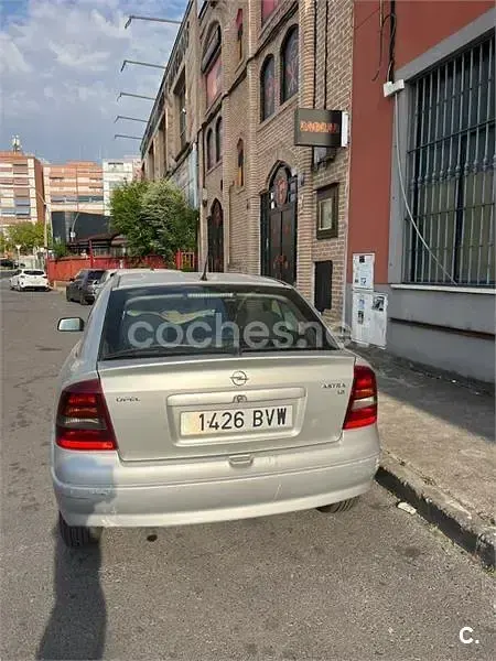 Usado Opel Astra Club 84 CV (61 kW) 2002 Gris / plata Berlina