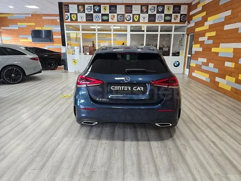 Usado Mercedes A250 218 CV (160 kW) 2023 Azul Berlina