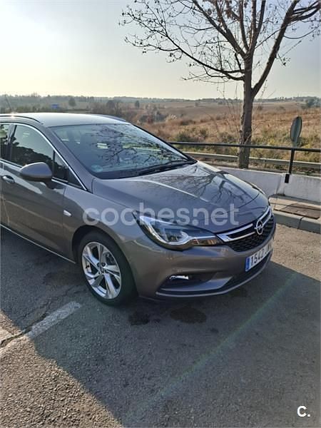 Usado Opel Astra Dynamic 125 CV (91 kW) 2017 Beige Familiar