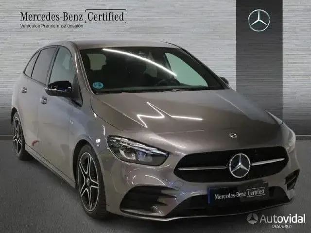 Usado Mercedes B200 150 CV (110 kW) 2022 Gris montaña Utilitario
