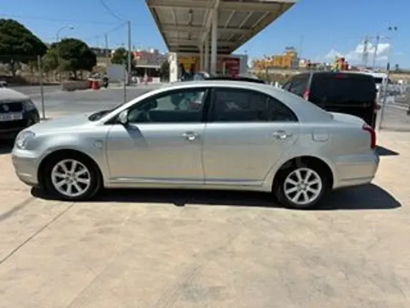 Usado Toyota Avensis Sol 116 CV (85 kW) 2005 Beige Berlina