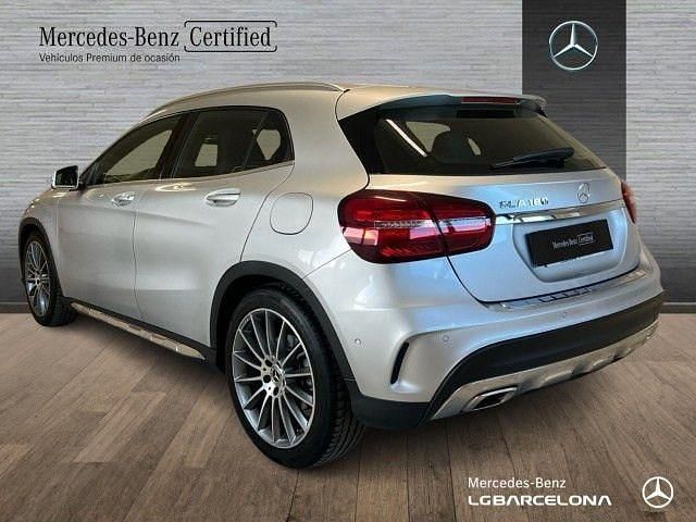 Usado Mercedes GLA180 122 CV (89 kW) 2020 Plata iridio SUV