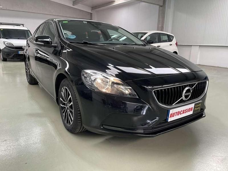 Usado Volvo V40 Momentum 122 CV (89 kW) 2017 Negro Familiar