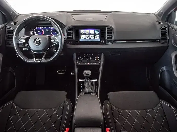Usado Skoda Karoq SportLine 150 CV (110 kW) 2023 Rojo SUV
