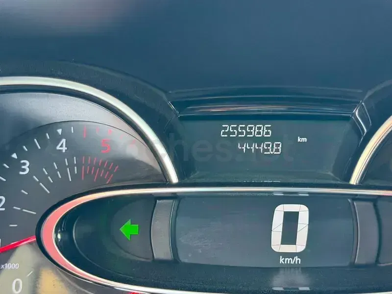 Usado Renault Clio IV Business 75 CV (55 kW) 2018 Rojo Berlina
