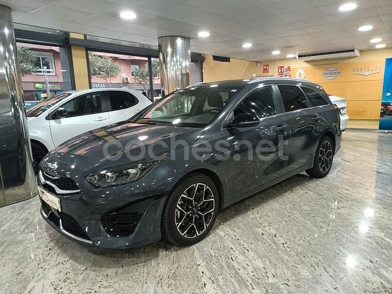 Negro Usado 2023 Kia Ceed GT GT-Line Familiar | 23.300 € (Precio justo) - Imagen 1/4