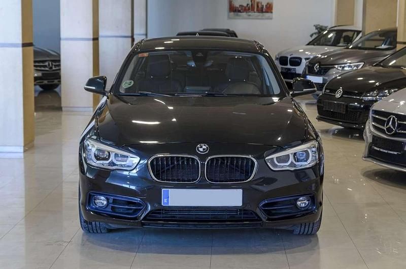 Usado BMW 120 Sport Line 190 CV (139 kW) 2017 Negro Utilitario