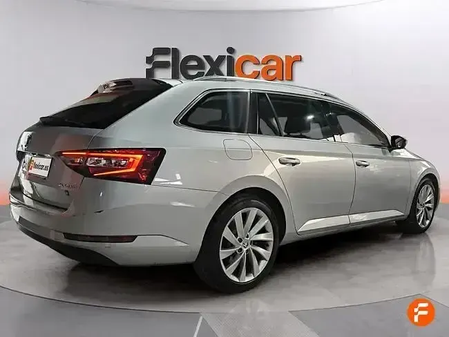 Usado Skoda Superb LAURIN & KLEMENT 190 CV (139 kW) 2018 Gris Familiar