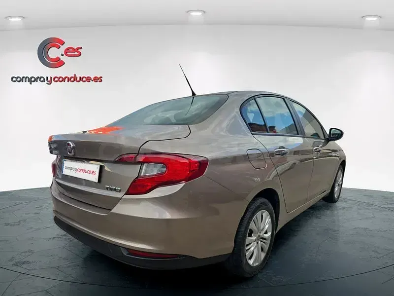 Usado Fiat Tipo Easy 95 CV (69 kW) 2018 Marrón Berlina