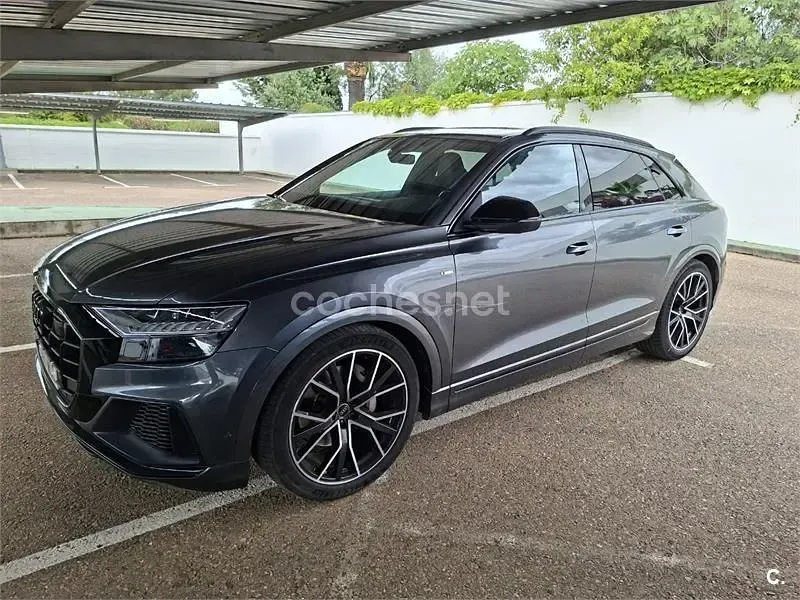 Usado Audi Q8 S-line plus 286 CV (210 kW) 2023 Gris / plata SUV