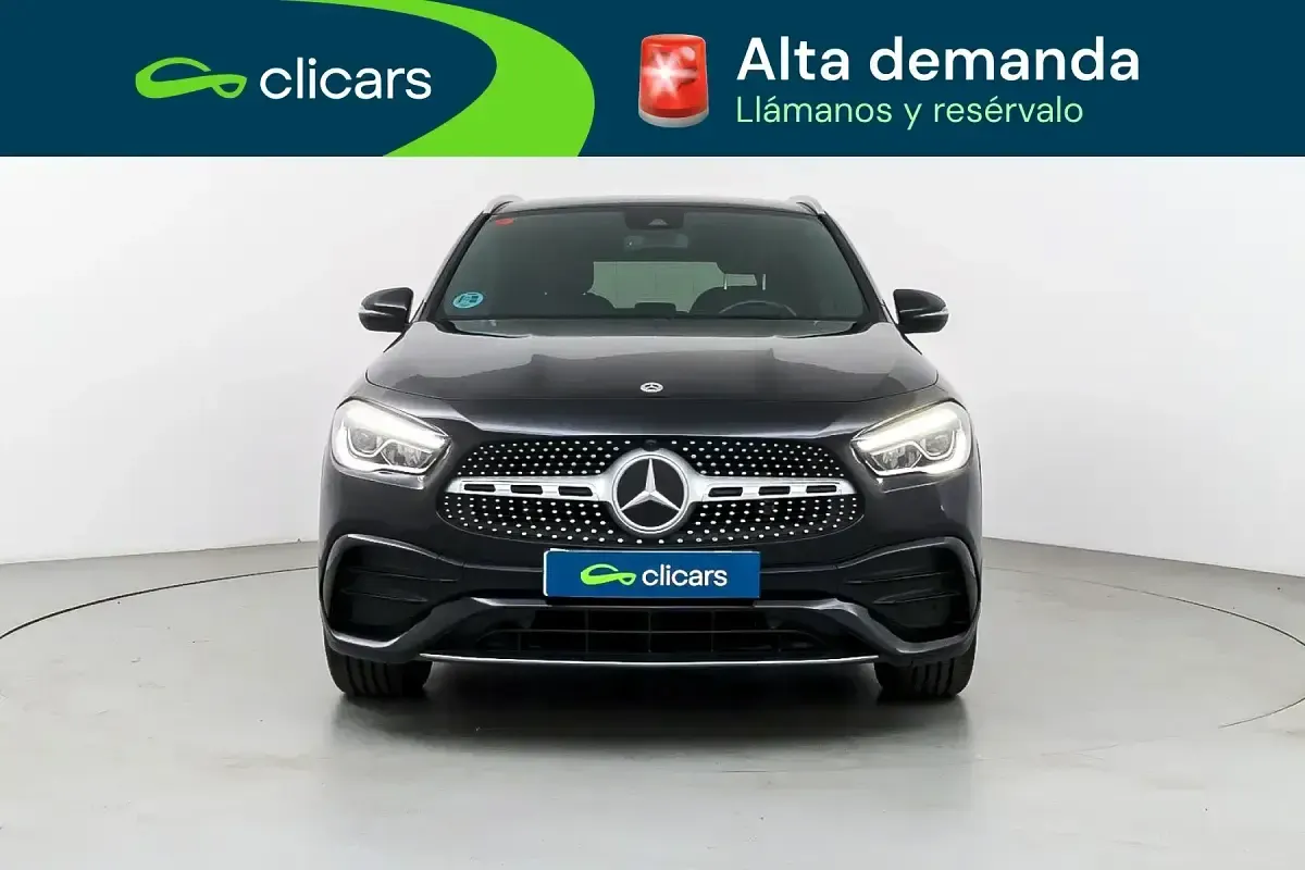 Käytetty Mercedes GLA180 136 HP (100 kW) 2021 Musta Katumaasturi