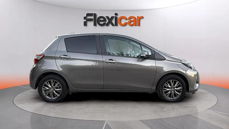 Usado Toyota Yaris Active 69 CV (50 kW) 2020 Verde Utilitario