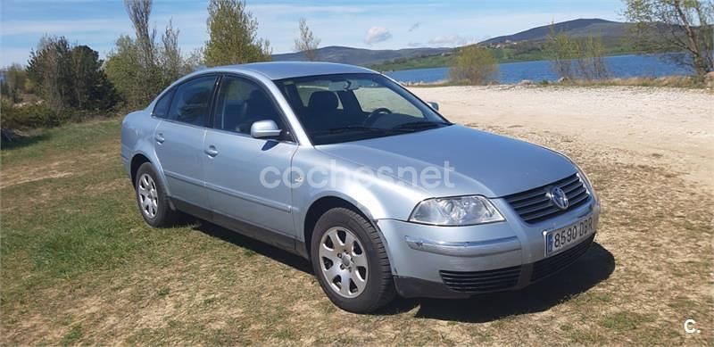 Usado VW Passat Highline 130 CV (95 kW) 2001 Gris / plata Berlina