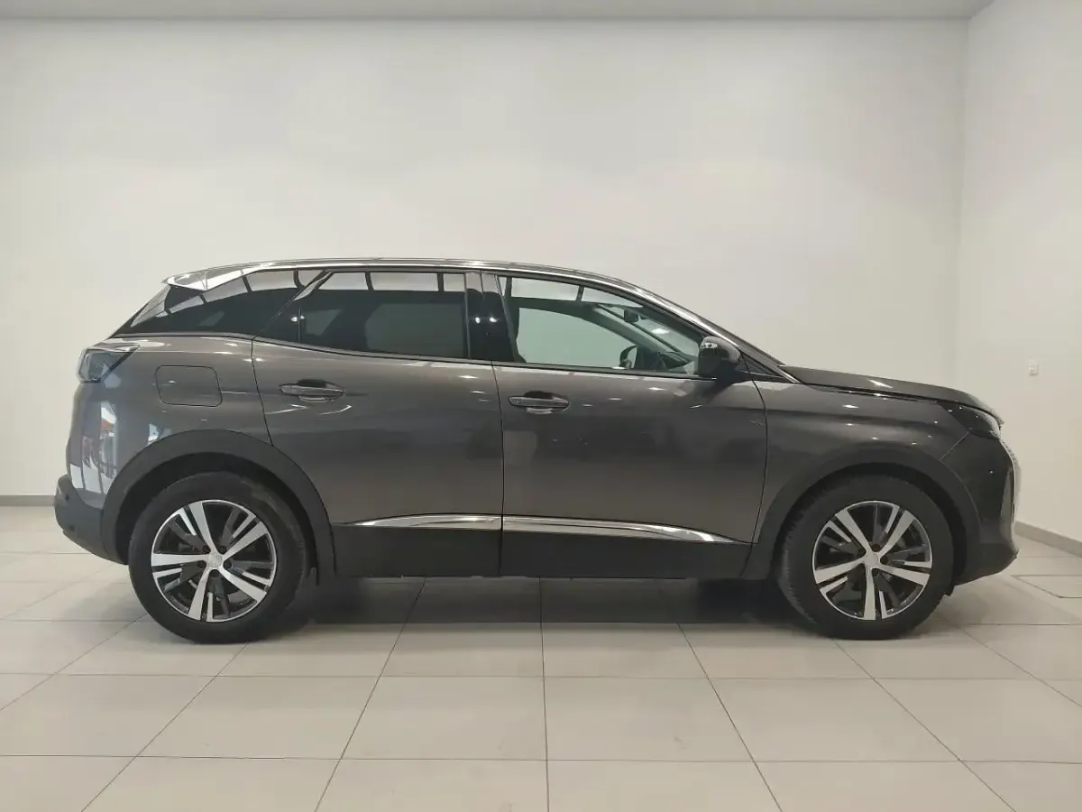 Usado Peugeot 3008 Allure 131 CV (96 kW) 2021 Gris SUV
