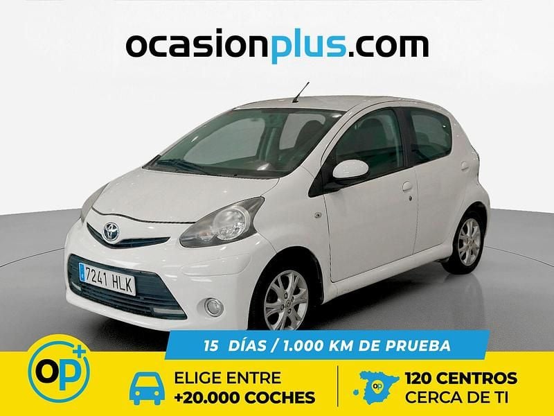 Usado Toyota Aygo Live 68 CV (50 kW) 2012 Blanco Utilitario