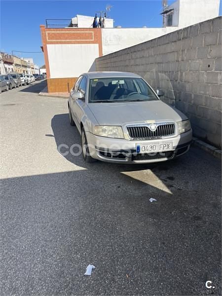 Usado Skoda Superb 115 CV (84 kW) 2007 Gris / plata Berlina