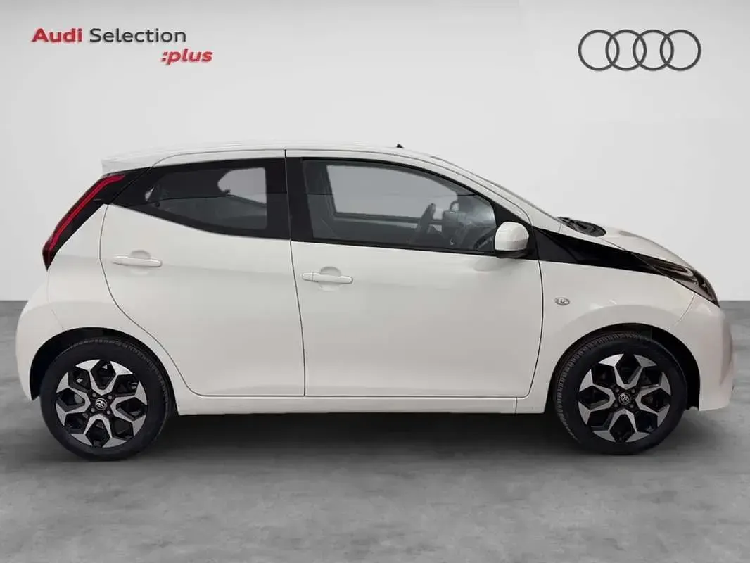 Usado Toyota Aygo X-play 72 CV (52 kW) 2021 Blanco Utilitario