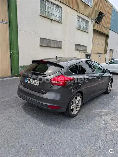 Usado Ford Focus Titanium 125 CV (91 kW) 2017 Gris / plata Berlina