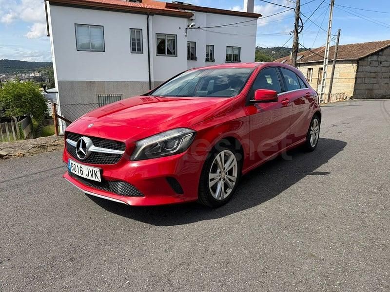 Käytetty Mercedes A200 Urban 136 HP (100 kW) 2016 Punainen Sedan
