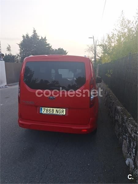 Usado Ford Tourneo Connect Titanium 120 CV (88 kW) 2016 Rojo Monovolumen