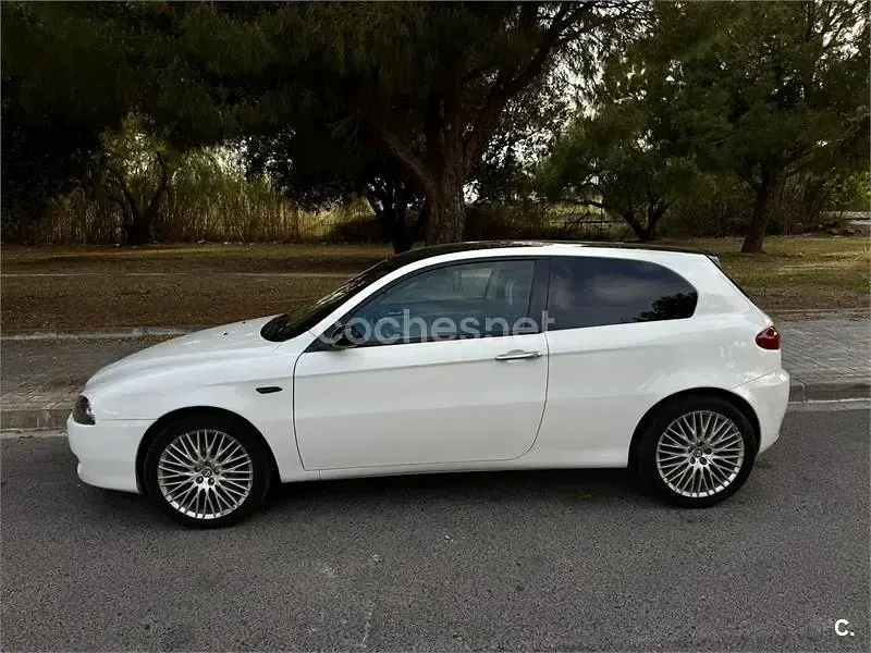 Usado Alfa Romeo 147 Distinctive 150 CV (110 kW) 2007 Blanco Utilitario