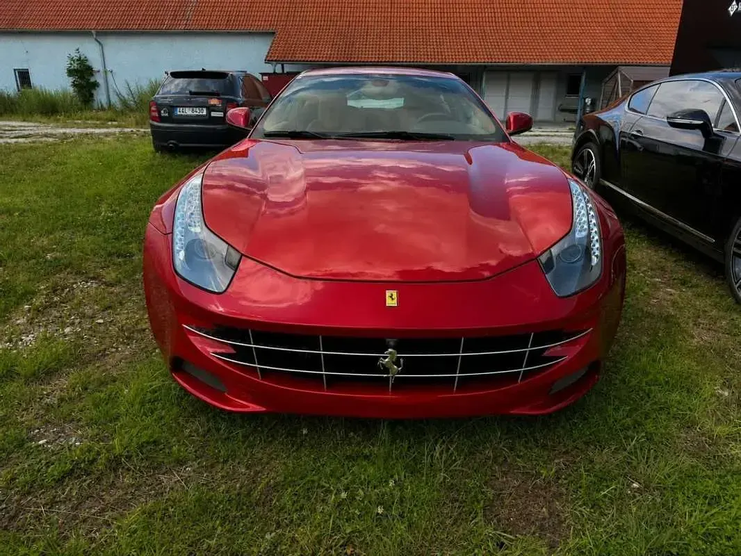 Usado Ferrari FF 661 CV (486 kW) 2012 Negro Familiar